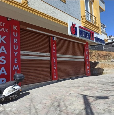 Dükkan kahverengi krem şeritli kepenk uygulaması